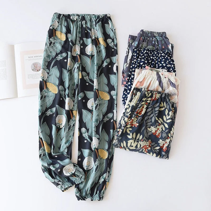 women's pajamas for a night of deep sleepThe Floral Print Long Pajama Pants Best Women's Sleepwear