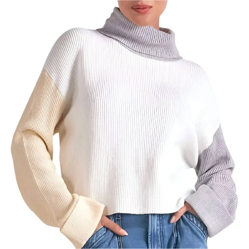 Women's U-Shaped Collar SweatersWomen's Turtleneck Sweater In White