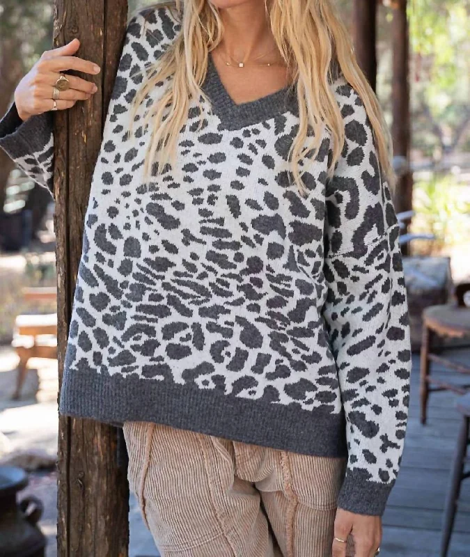 Women's Armenian Wool SweatersAnimal Print Sweater In Grey/ivory