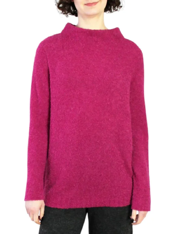 Women's Sweetheart Neck SweatersBoucle Pullover Sweater In Fuchsia