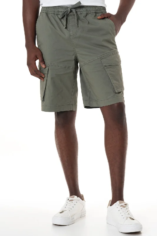 Men's tailored dress shorts with a classic fitCargo Shorts _ 151634 _ Fatigue