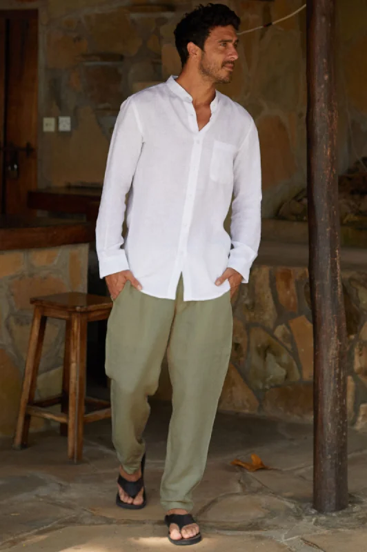 Men's tailored dress shorts with a classic fitMen's Premium Linen Trousers | Khaki