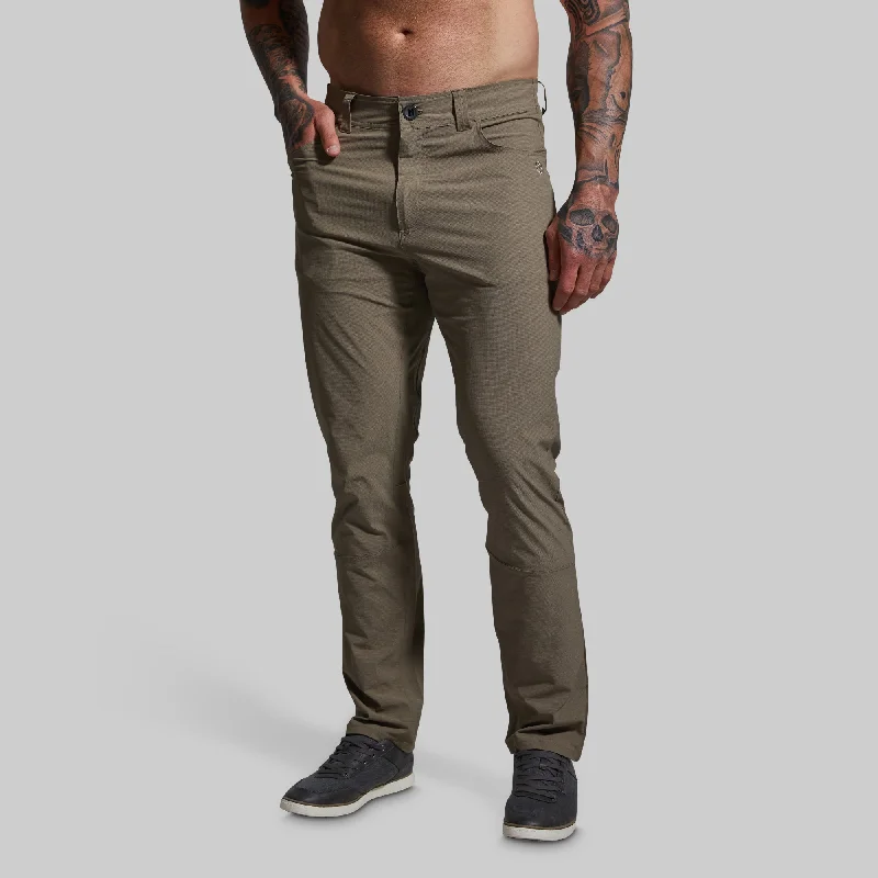 Men's tailored shorts with a creased frontTraverse Pant (Khaki)